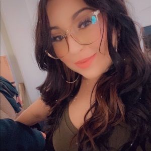 Meet your Posher, Alexandra